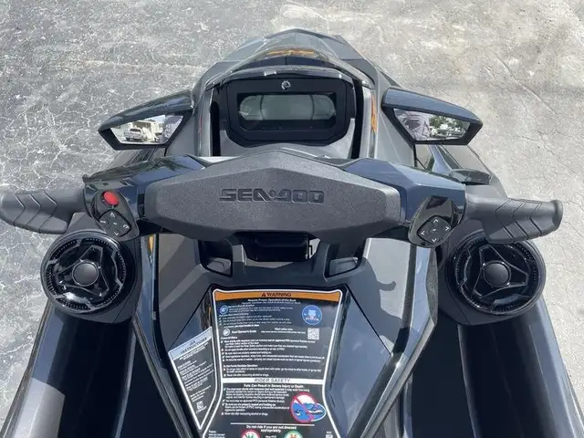 2022 SEADOO GTX 230 (FINANCING AVAILABLE) in Personal Watercraft in Strathcona County - Image 4
