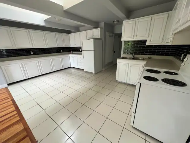 4+ Bedroom on Windsor St close to SOBEYS in Long Term Rentals in City of Halifax - Image 5