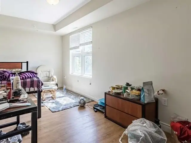 Female Student Housing in Waterloo - Students Only in Long Term Rentals in Kitchener / Waterloo - Image 11