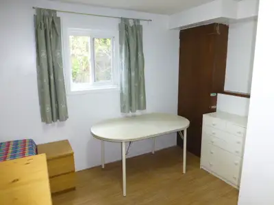3~8 min walk to C-train station room for rent