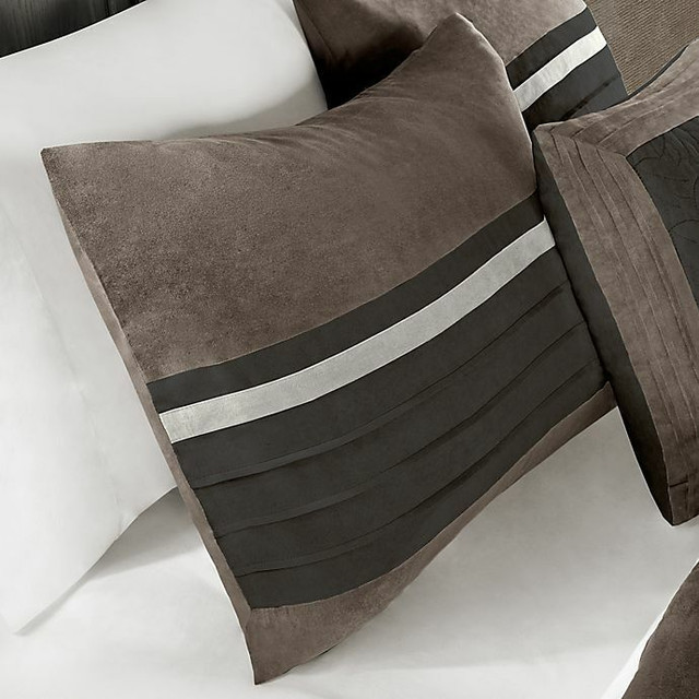 Madison Park Palmer 7 Piece Comforter Set, King, Black/Grey(MP10 in Bedding in Mississauga / Peel Region - Image 3