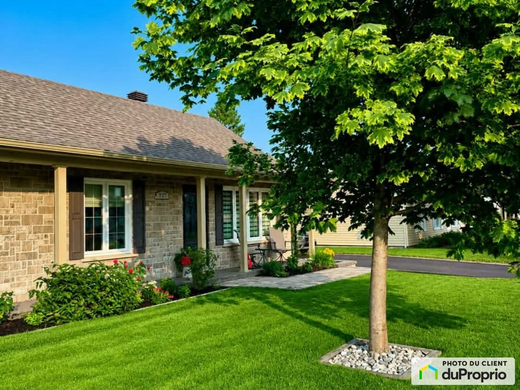 $589,900 - Bungalow for sale in St-Nicolas — photo 2