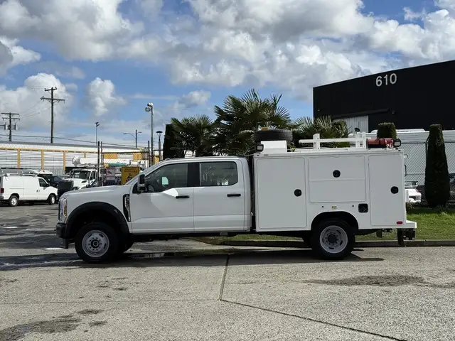 2024 Ford F-550 Crew Cab 4x4 Service Truck with Welder and Compr in Heavy Trucks in City of Montréal - Image 7