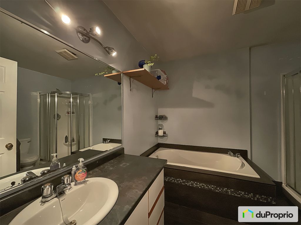 $700,000 - Duplex for sale in Longueuil (St-Hubert) — photo 3