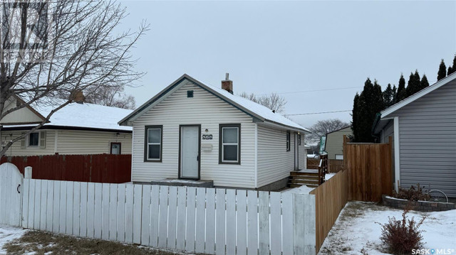 568 21st STREET E Prince Albert, Saskatchewan in Houses for Sale in Prince Albert