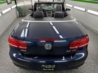 HARDTOP CONVERTIBLE - LOW MILEAGE We have a 2013 Volkswagen EOS Comfortline! This sporty convertible... (image 7)