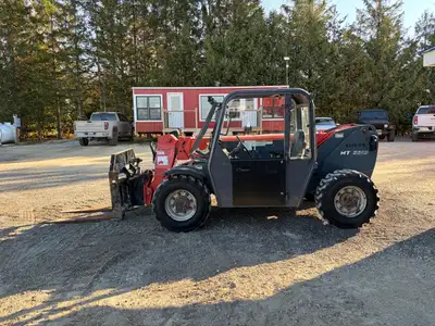 Manitou MT 5519 telehandler with pallet forks, hydraulic tilt, 5500lb lift capacity, 19ft lift reach...