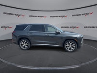 // ACCIDENT FREE!! // This 2022 Hyundai Palisade Luxury AWD is a refined three-row SUV built for bus... (image 8)
