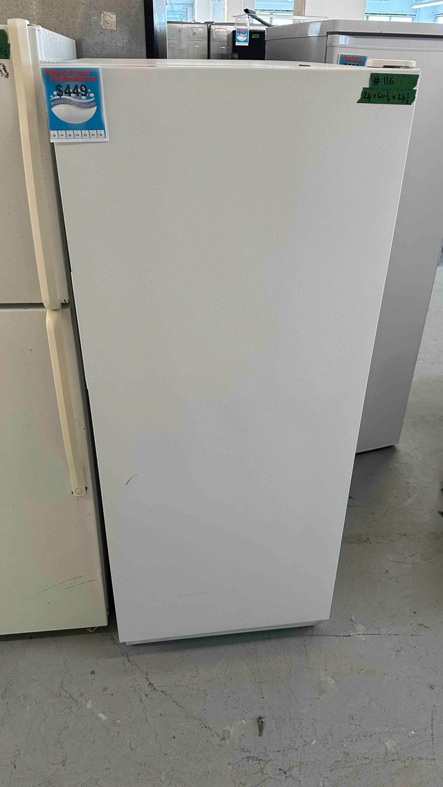 3116- Congélateur verticale Wood blanc white upright freezer dans Congélateurs  à Ville de Montréal