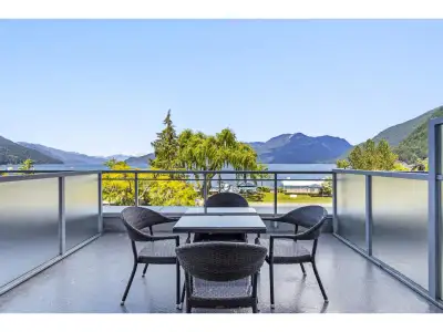 1/3 Ownership: In the Harrison Beach Hotel at the lakefront in Harrison Hot Springs! See this excell...