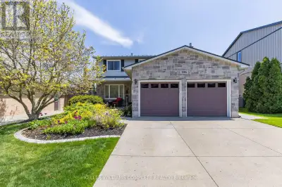Welcome to 106 Maple Drive, located in the prestigious Plateau neighbourhood of Stoney Creek. This e...