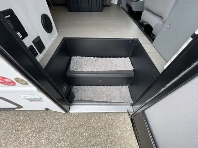 2026 EAST TO WEST Entrada 2950OK in RVs & Motorhomes in Edmonton - Image 32