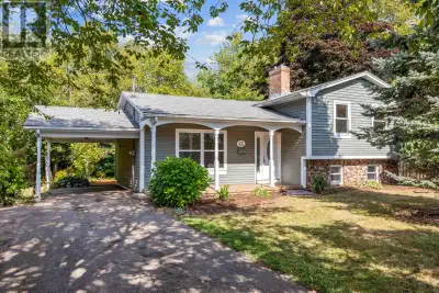 Welcome to this exceptional family home, perfectly located in a highly desirable neighborhood featur...