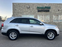 2014 KIA SORENTO LX AWD NO ACCIDENTS, NO CLAIMS WITH ALL SERVICES UP TO DATE QualiTee Motors offers... (image 3)