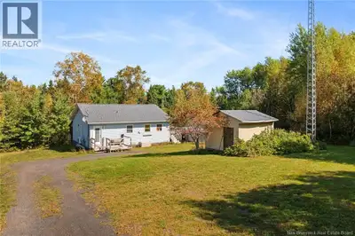 Welcome to your dream country retreat this beautifully renovated 5-bedroom, 1-bathroom home offers t...
