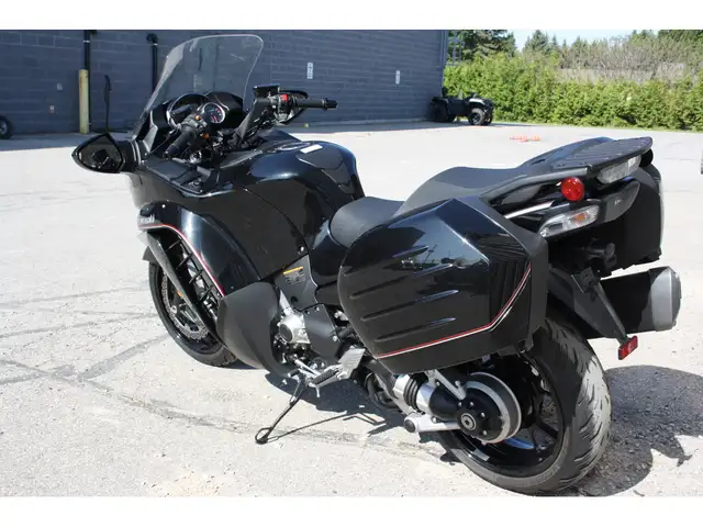 2022 Kawasaki Concours in Sport Touring in Guelph - Image 4