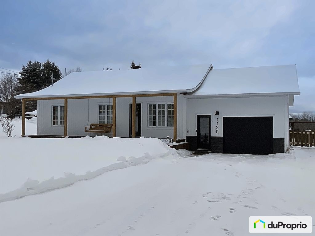 $309,000 - Bungalow for sale in Témiscouata-sur-le-Lac — photo 1