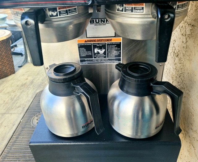 Bunn Thermal Carafe Coffee Machine c/w 2 Pots in Other in Lethbridge - Image 3