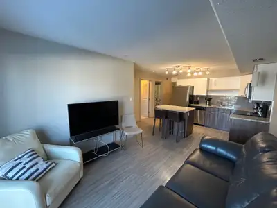 1216-7901 King St