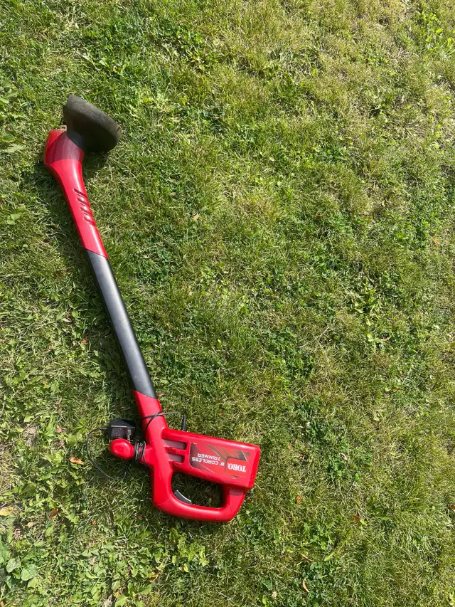 Toro 112-1566 8" Cordless Grass Trimmer weed wacker - READ NOTE in Lawnmowers & Leaf Blowers in City of Toronto - Image 3