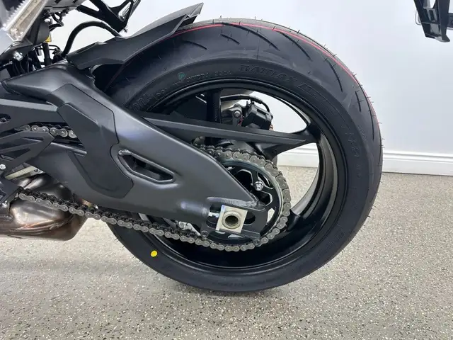 2025 Yamaha MT10ASB Hyper Naked - V6594 - -No Payments for 1 Yea in Sport Bikes in Markham / York Region - Image 16