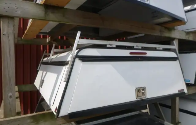 2014 - 2018 GMC Sierra or Chevrolet Silverado 6'6 White Leer in Other Parts & Accessories in Kitchener / Waterloo - Image 3