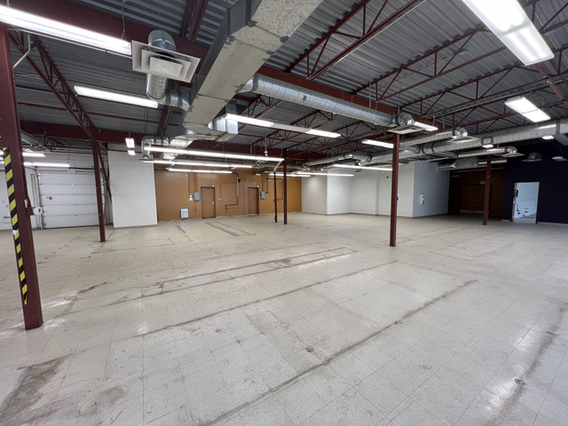 HIGH TRAFFIC RETAIL FOR LEASE - WEST EDMONTON in Commercial & Office Space for Rent in Edmonton - Image 2
