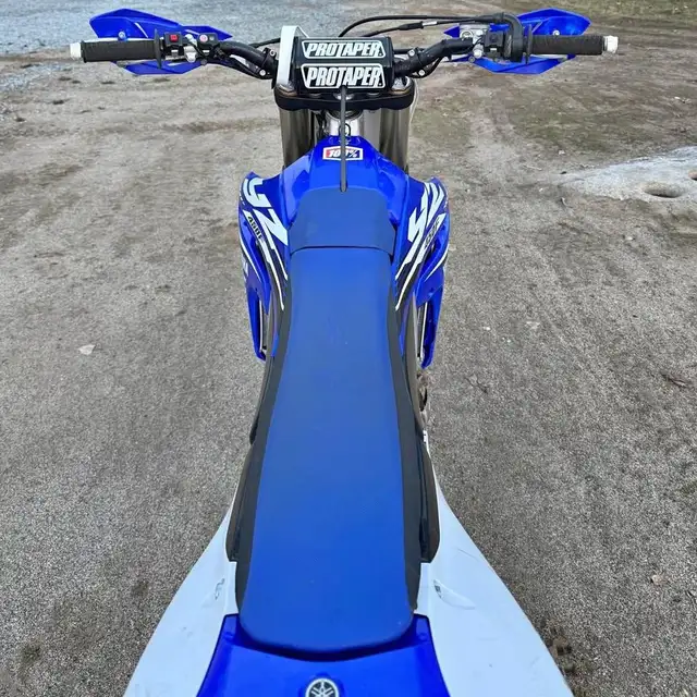 2018 YAMAHA YZ450F 450CC-WHITE & BLUE in Dirt Bikes & Motocross in Edmonton - Image 6