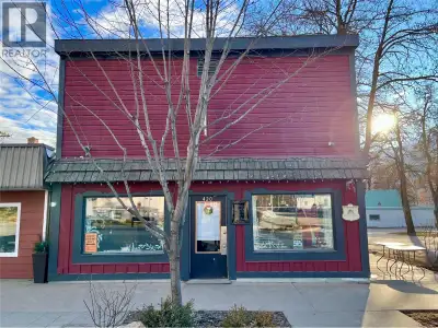 Check out this incredible investment opportunity at 420 Broadway Street in the heart of Nakusp! Buil...