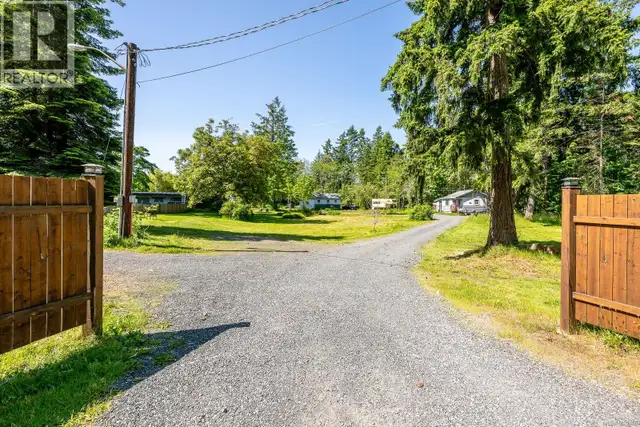 4399 Island Hwy S Courtenay, British Columbia in Houses for Sale in Comox / Courtenay / Cumberland - Image 21