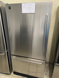 Réfrigérateur stainless congélateur au bas GE