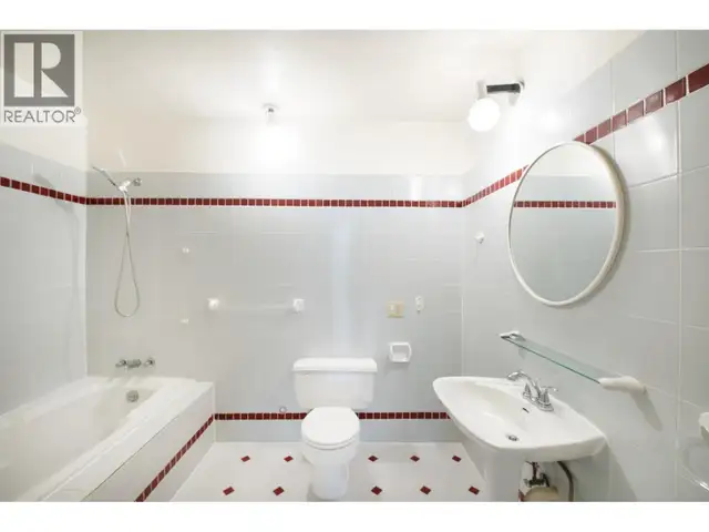 2970 W 37 AVENUE Vancouver, British Columbia in Long Term Rentals in Vancouver - Image 12