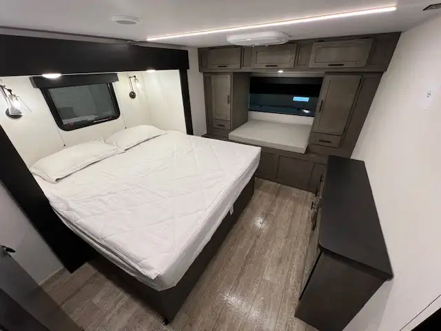 2025 Alpha Wolf 33RL-L Limited Couples Camper RV in Travel Trailers & Campers in Winnipeg - Image 5