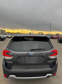 2021 Subaru Forester — No Reported Accidents | One Owner | 78,271 km Air conditioning, leather steer... (image 4)