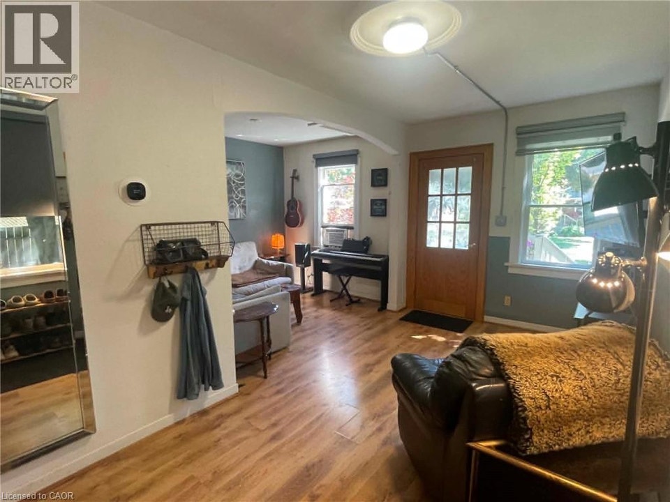 270 WEST 18TH Street Hamilton, Ontario 5