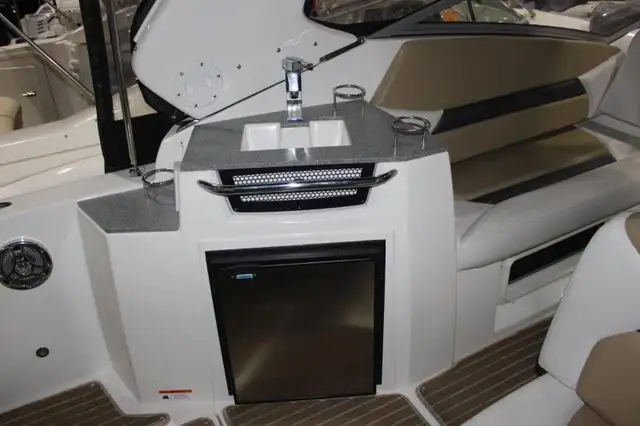 2012 LARSON 857 cabrio in Powerboats & Motorboats in Longueuil / South Shore - Image 6