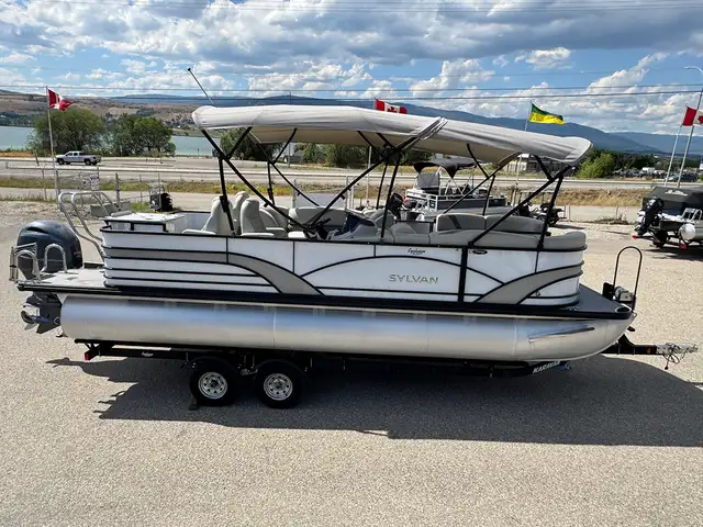 2019 SYLVAN Mirage 8522 Party Fish Luxury Ed TRITOON -used ponto in Powerboats & Motorboats in Prince Albert - Image 4