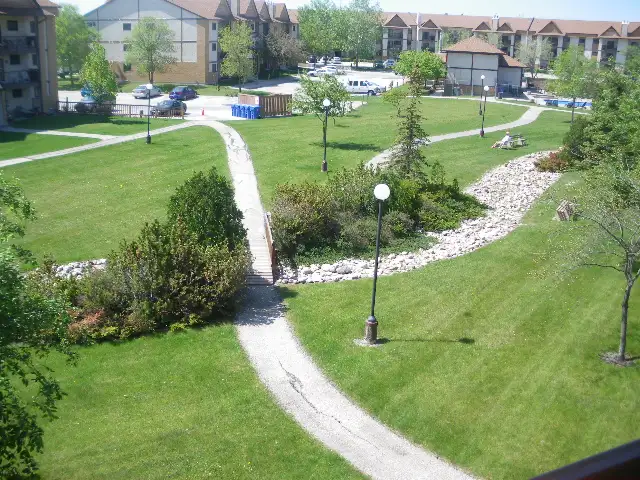 Gorgeous 2 bedroom condo in the prestigious area of Linden woods