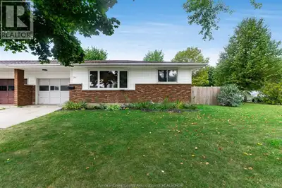 Welcome to this beautifully updated 2 bedroom, 1.5-bath semi-detached home in a desirable Leamington...