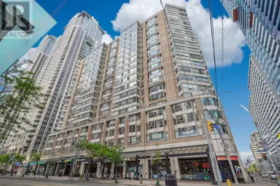 1303 - 717 BAY STREET Toronto (Bay Street Corridor), Ontario