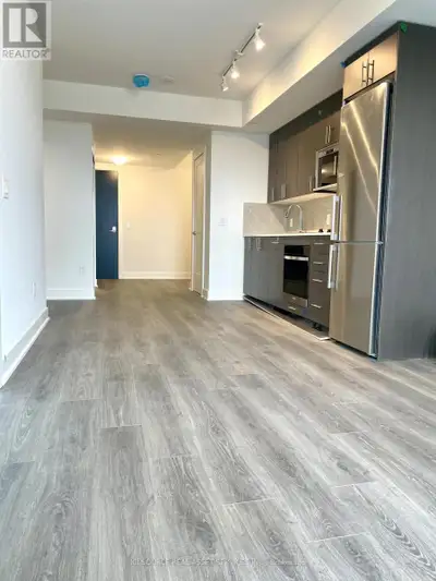 1011 - 2545 SIMCOE STREET N Oshawa (Windfields), Ontario