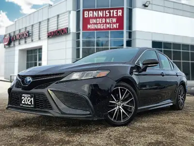 Experience the refined elegance of the 2021 Toyota Camry in its sophisticated black finish and effic...