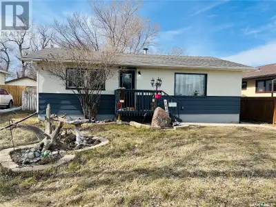 Affordable home located on the southside of Swift Current with lots of potential. This budget friend...
