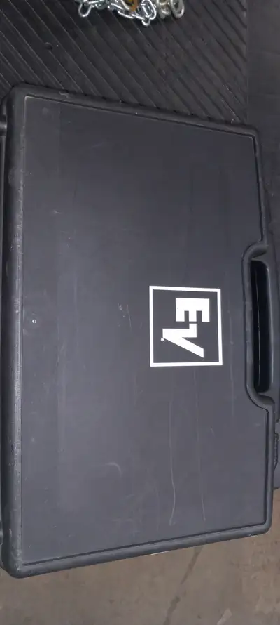 EV HANDHELD WIRELESS MIC, View more