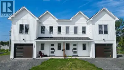 Welcome to this quality-built two level on slab semi-detached home in sought-after Nashwaaksis! Offe...