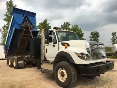 Excellent condition. only 187,000 original kms and 6,800 hours. 400 hp N-13 engine with jake brake i...