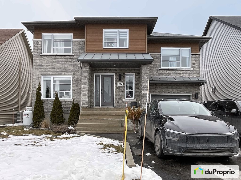 $900,000 - 2 Storey for sale in St-Constant — photo 1