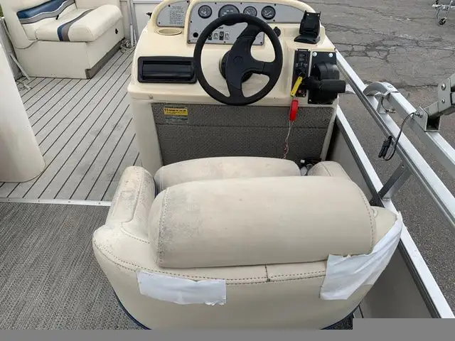 2001 Monark Sun Spa Monark with 40HP Honda in Powerboats & Motorboats in Sault Ste. Marie - Image 12