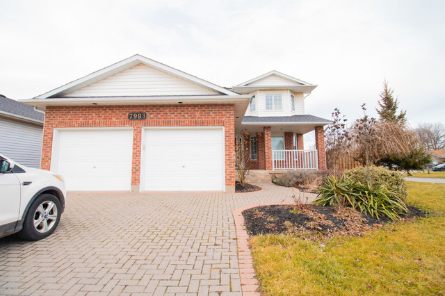 **BEAUTIFUL** 4 BEDROOM HOUSE IN NIAGARA FALLS!!! in Long Term Rentals in St. Catharines