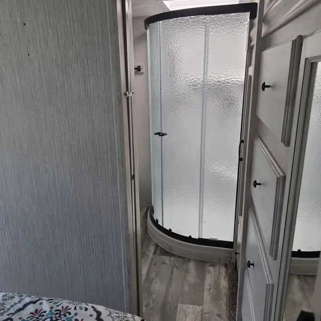 2023 SIERRA 3440BH-LUXURIOUS 2 BEDROOM LOFT,1.5 BATH,FINANCING! in Travel Trailers & Campers in Ottawa - Image 32
